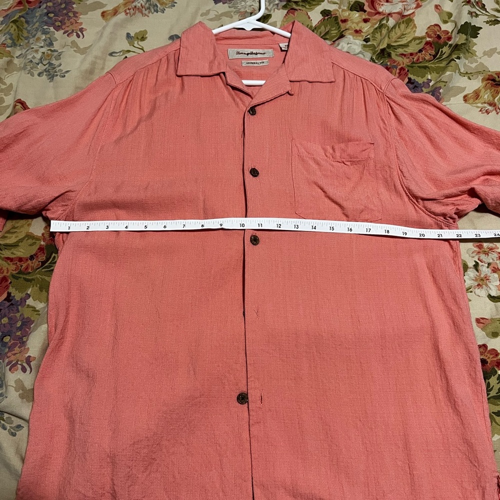 Tommy Bahama Relax Mens size  Small 100% Silk Short Sleeve button up Shirt